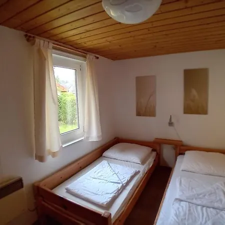 Ferienhaus Gemuetlicher Doppelbungalow Mit Terrasse Am Granzower Granzow
